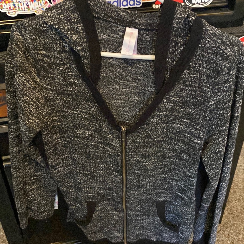 No Boundaries size L (11-13) black & white lightweight zip-up V-neck hoodie.